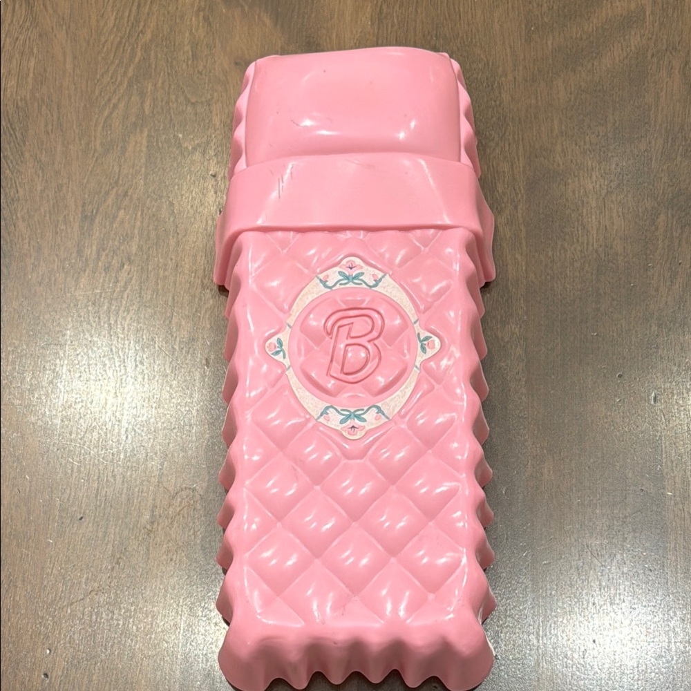 VINTAGE Barbie 1995 Victorian Dream Doll House Pink Bed Mattel “B” Initial